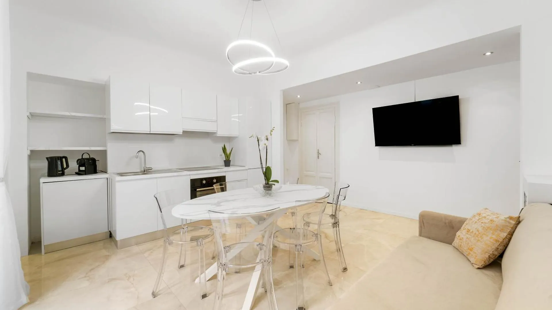 Luxury Apartment - Central, 10 Min From Duomo